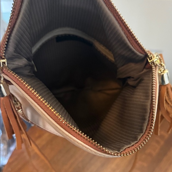 VERA PELLE Cream Crossbody Bag - Picture 7 of 9